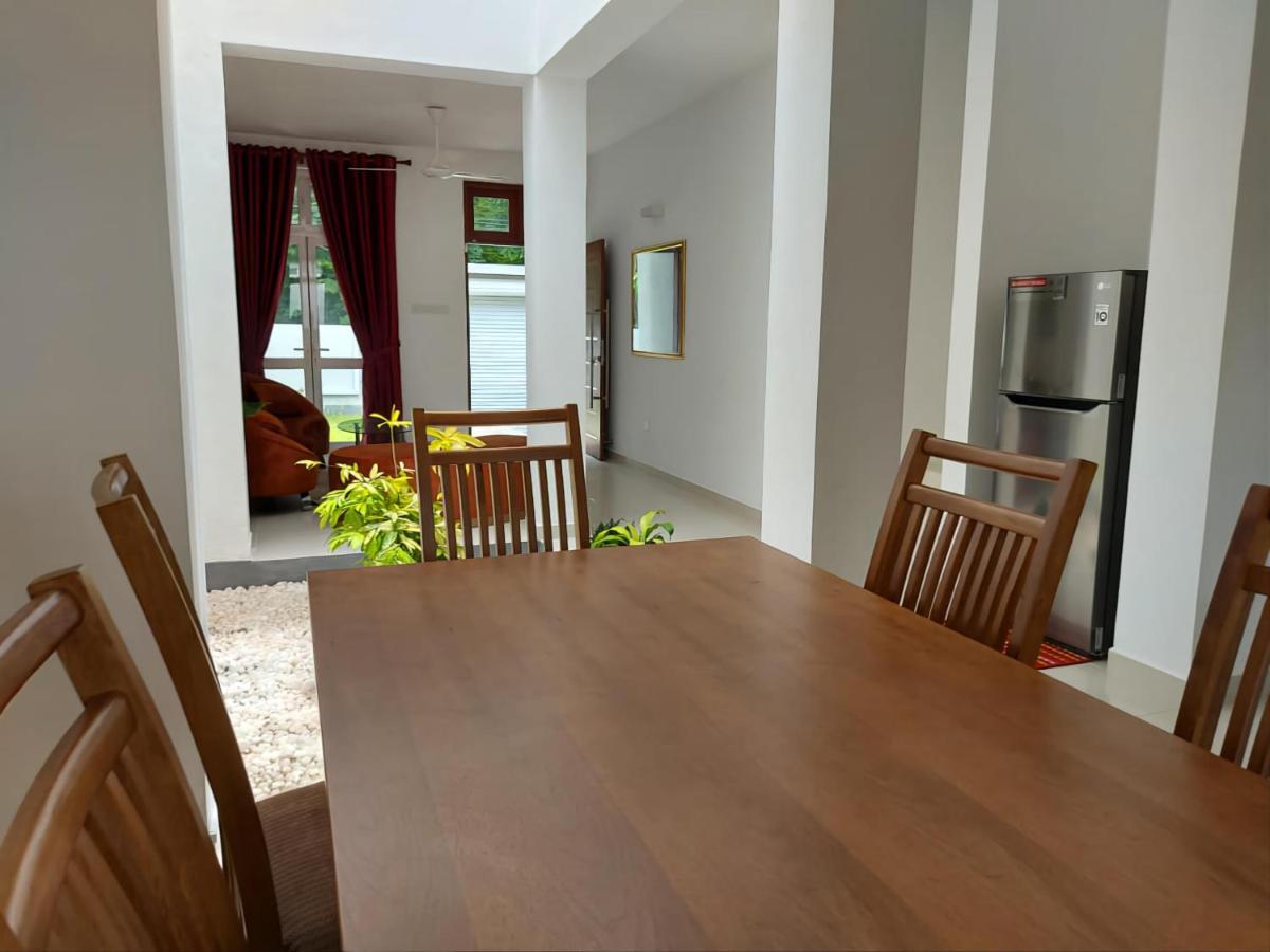 Oesis - Stylish Villa Steps From Historic Galle Fort Εξωτερικό φωτογραφία