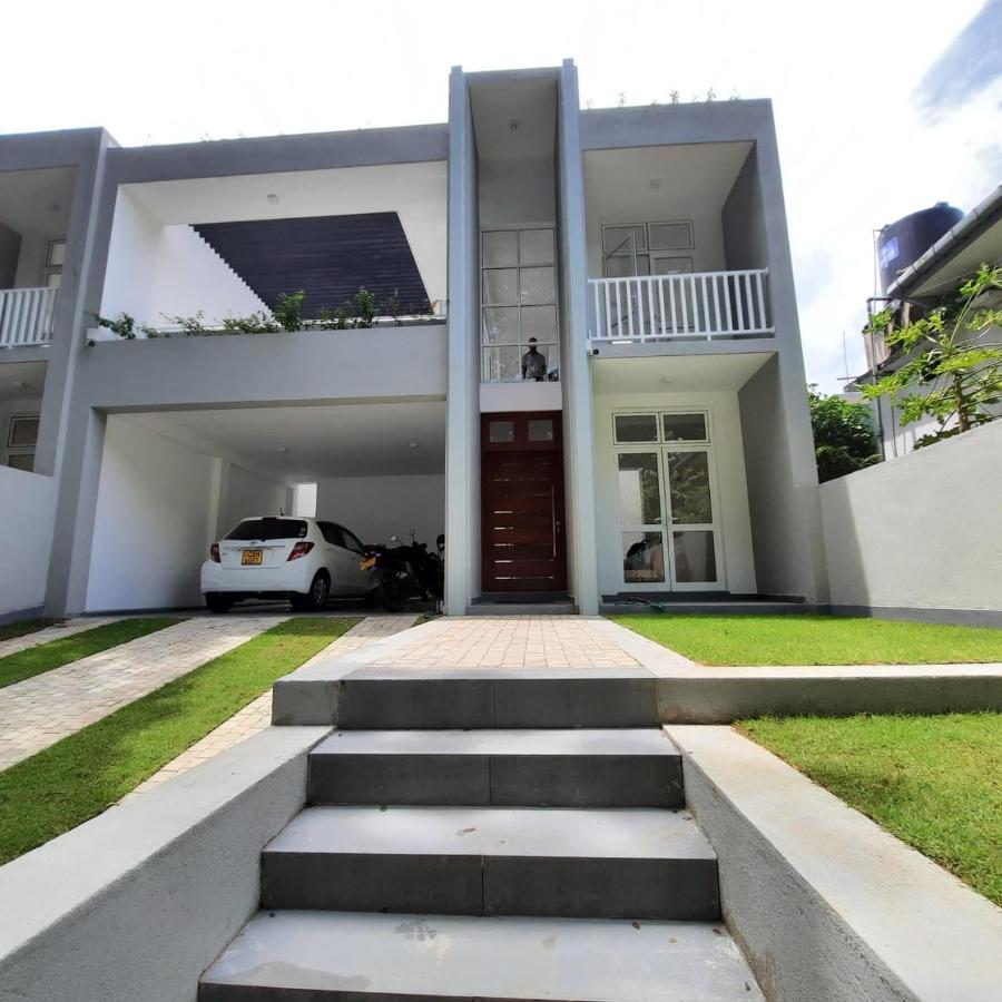 Oesis - Stylish Villa Steps From Historic Galle Fort Εξωτερικό φωτογραφία